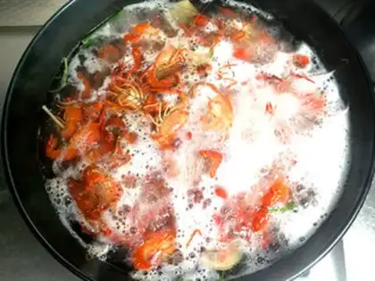 Make Crawfish noodles step 2