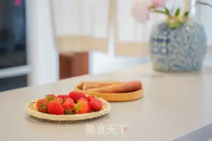 Make Coconut strawberry step 0