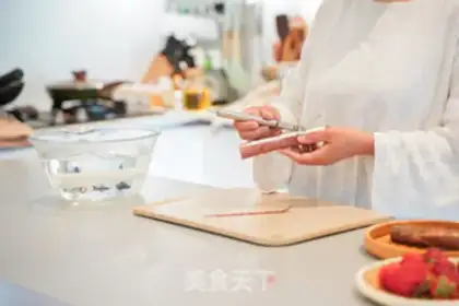 Make Coconut strawberry step 1