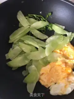 Make Pyramid fried eggs step 3