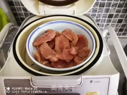 Make The cold hand tore the chicken step 1