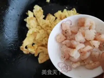 Make Shrimp fried eggs step 7