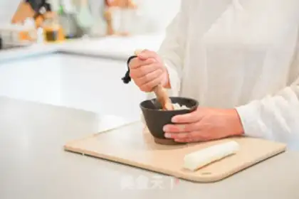 Make Coconut strawberry step 3