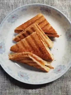 Make Cheese and heartbread step 5