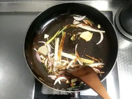 Make Crawfish noodles step 7