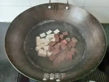 Make Spicy pig blood tofu step 1