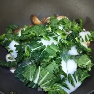 Make Beetle and mushrooms step 6