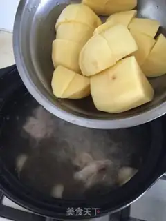 Make Tomato potato fangs step 5