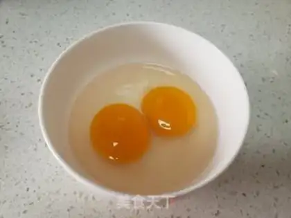 Make Tomato fried duck eggs step 1