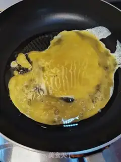Make Celery fried eggs step 1