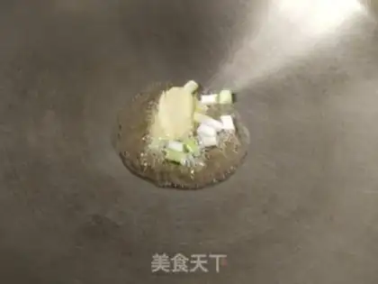 Make Flowers and melon soup step 1