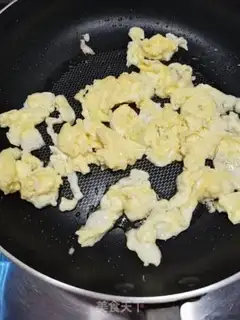Make Celery fried eggs step 2