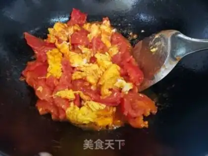 Make Tomato fried duck eggs step 4
