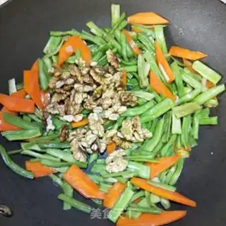 Make The walnuts step 11