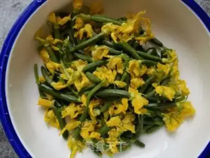 Make Garlic cucumber flowers step 1