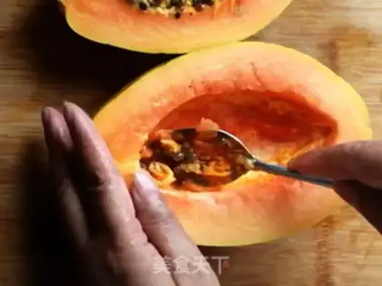 Make A white, powdered papaya step 0