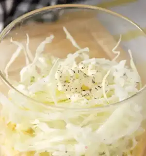 Make A cabbage egg sandwich step 4