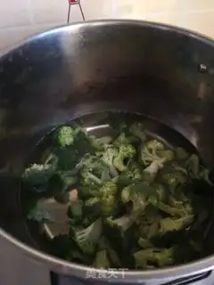 Make A salad with vinegar step 2