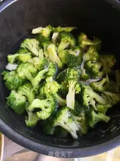 Make A salad with vinegar step 5