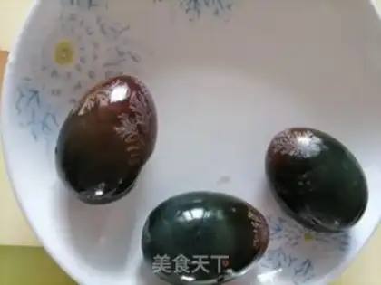 Make Juice and pine eggs step 0