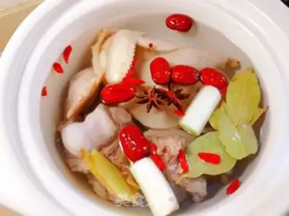 Make Corn bone chicken soup step 1
