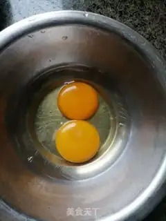 Make Tomato fried eggs step 1