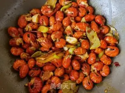 Make 13 fragrances of lobster tail step 8