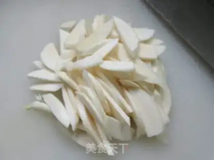 Make Five flowers with white noodles step 2