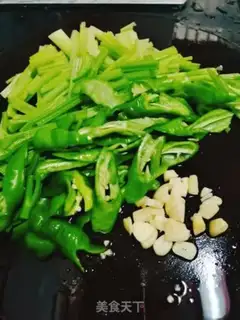 Make Celery fried meat step 1