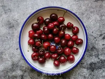Make Cherry shakes step 0