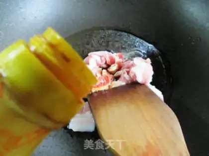 Make Five flowers with white noodles step 4