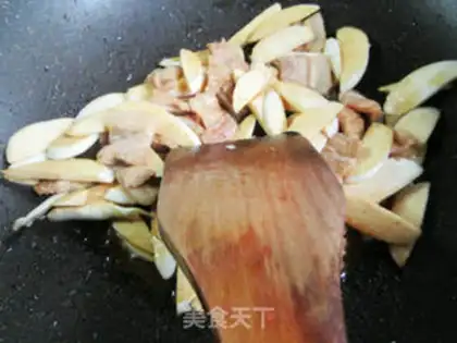 Make Five flowers with white noodles step 6