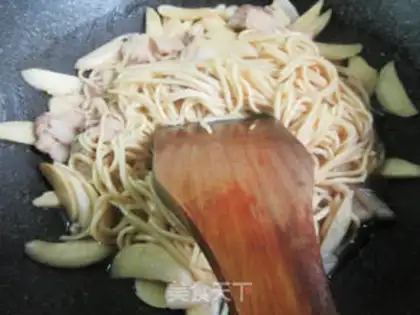 Make Five flowers with white noodles step 9