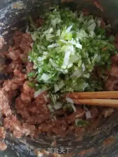 Make Pork and yellow flowers step 1