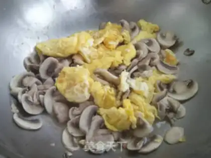 Make Eggs and mouths step 5