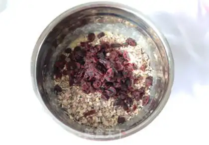 Make Banana cranberry oatmeal step 4