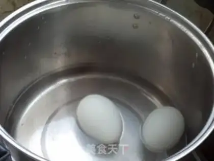 Make Goose egg pumpkin porridge step 1