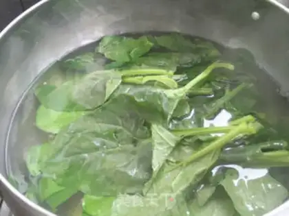 Make Snack of spinach egg soup step 2