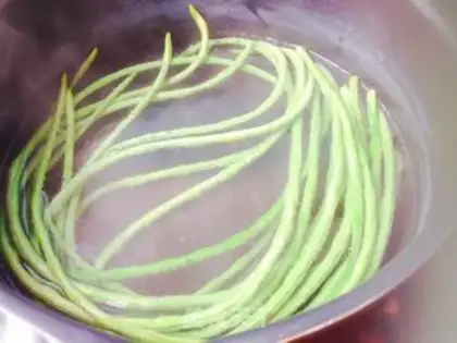 Make Spaghetti beans step 1