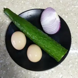 Make Eggs made from cucumbers step 0