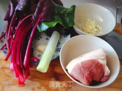 Make Red beet leaves, fried meat step 0
