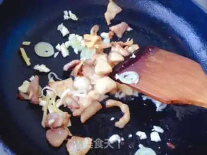 Make Red beet leaves, fried meat step 2