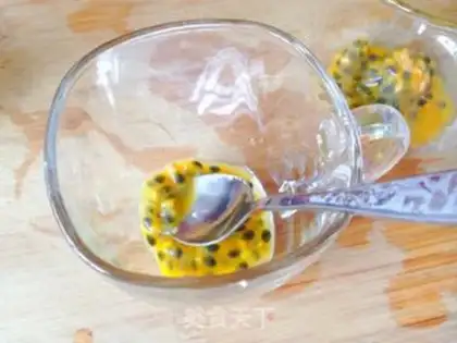 Make A bee of vanilla fruit step 1