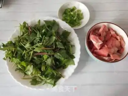 Make Celery fried meat step 1