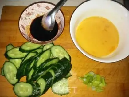 Make cucumber-mucked eggs step 1