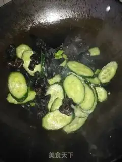 Make cucumber-mucked eggs step 7
