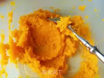 Make The bread superman squeezed step 2