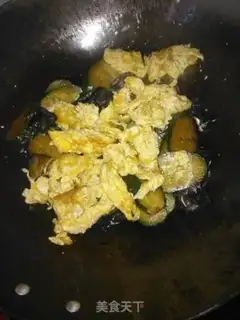Make cucumber-mucked eggs step 9