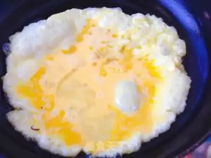 Make Smelt fried eggs step 2