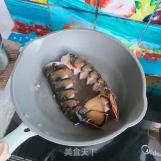 Make Yellow and lobster tails step 5